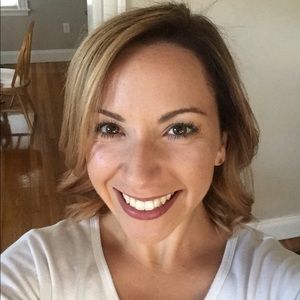 Meet your Posher, Caitlin